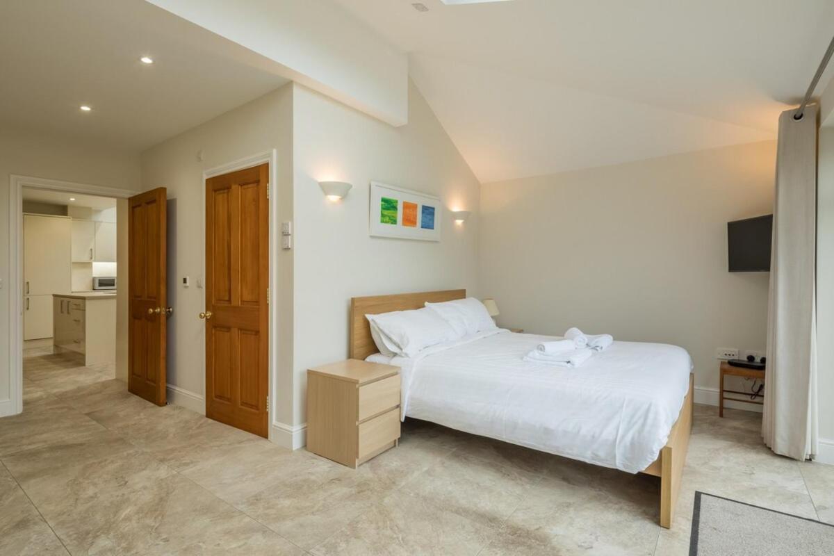 Large 4 Bedroom Home With Garden And Free Parking Cambridge  Bagian luar foto