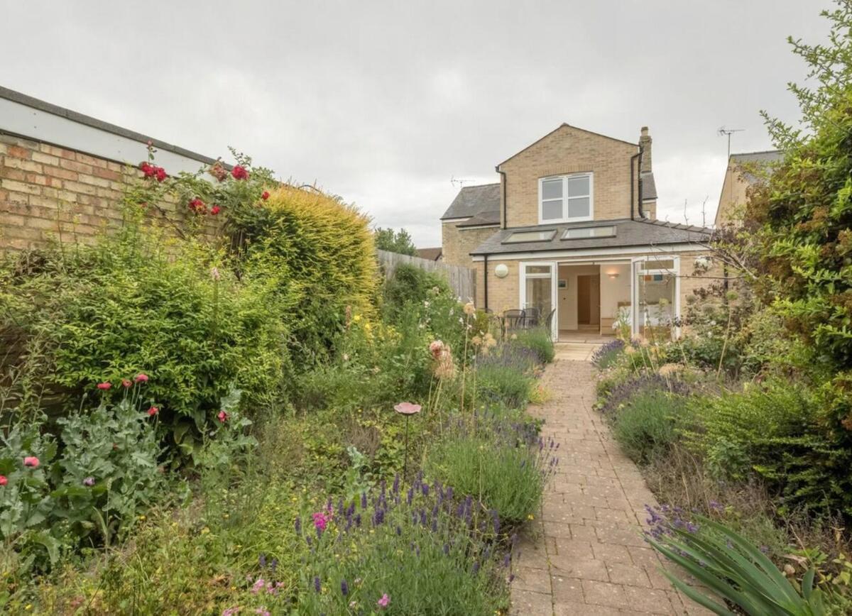 Large 4 Bedroom Home With Garden And Free Parking Cambridge  Bagian luar foto