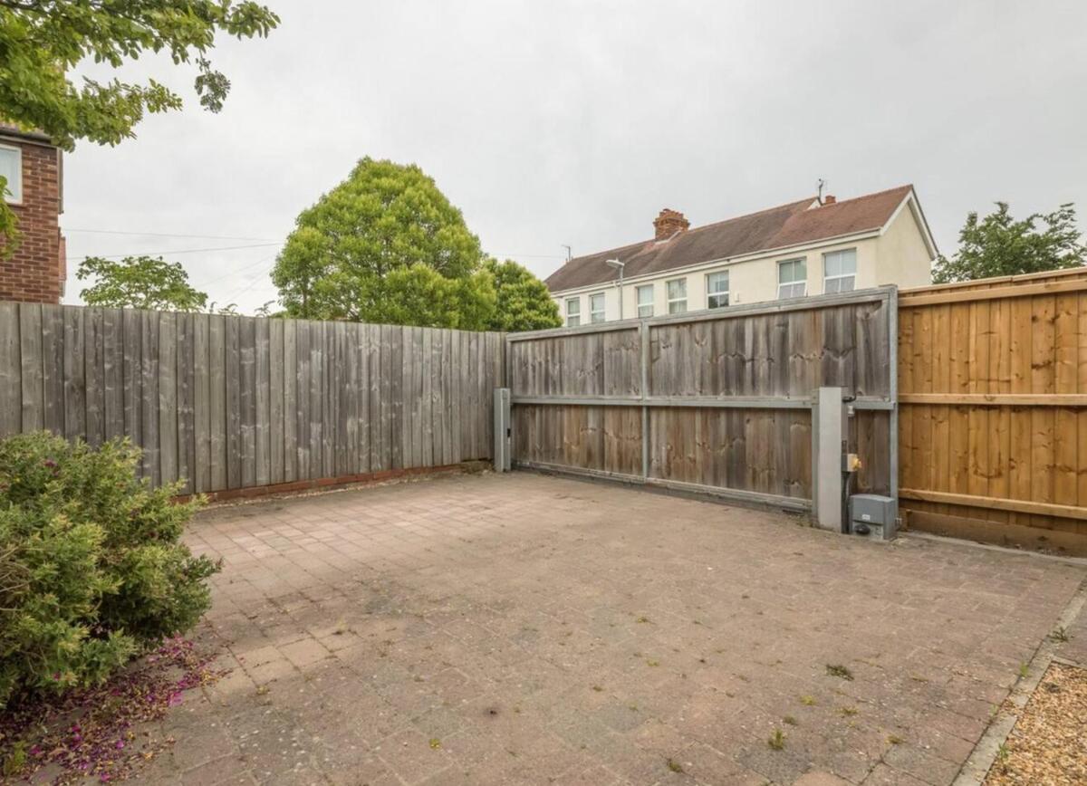 Large 4 Bedroom Home With Garden And Free Parking Cambridge  Bagian luar foto