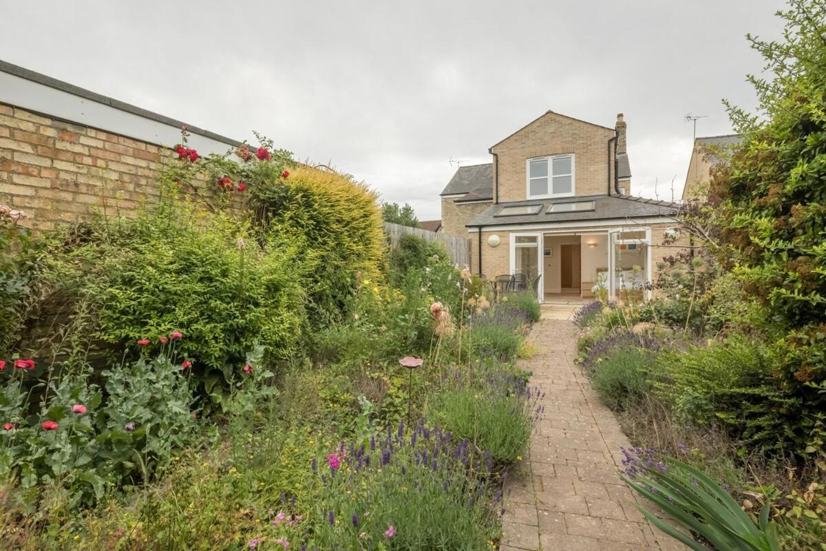 Large 4 Bedroom Home With Garden And Free Parking Cambridge  Bagian luar foto