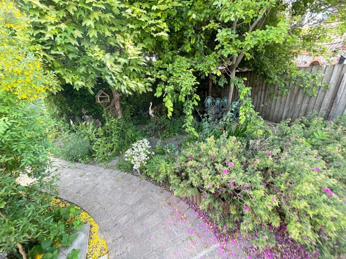 Large 4 Bedroom Home With Garden And Free Parking Cambridge  Bagian luar foto