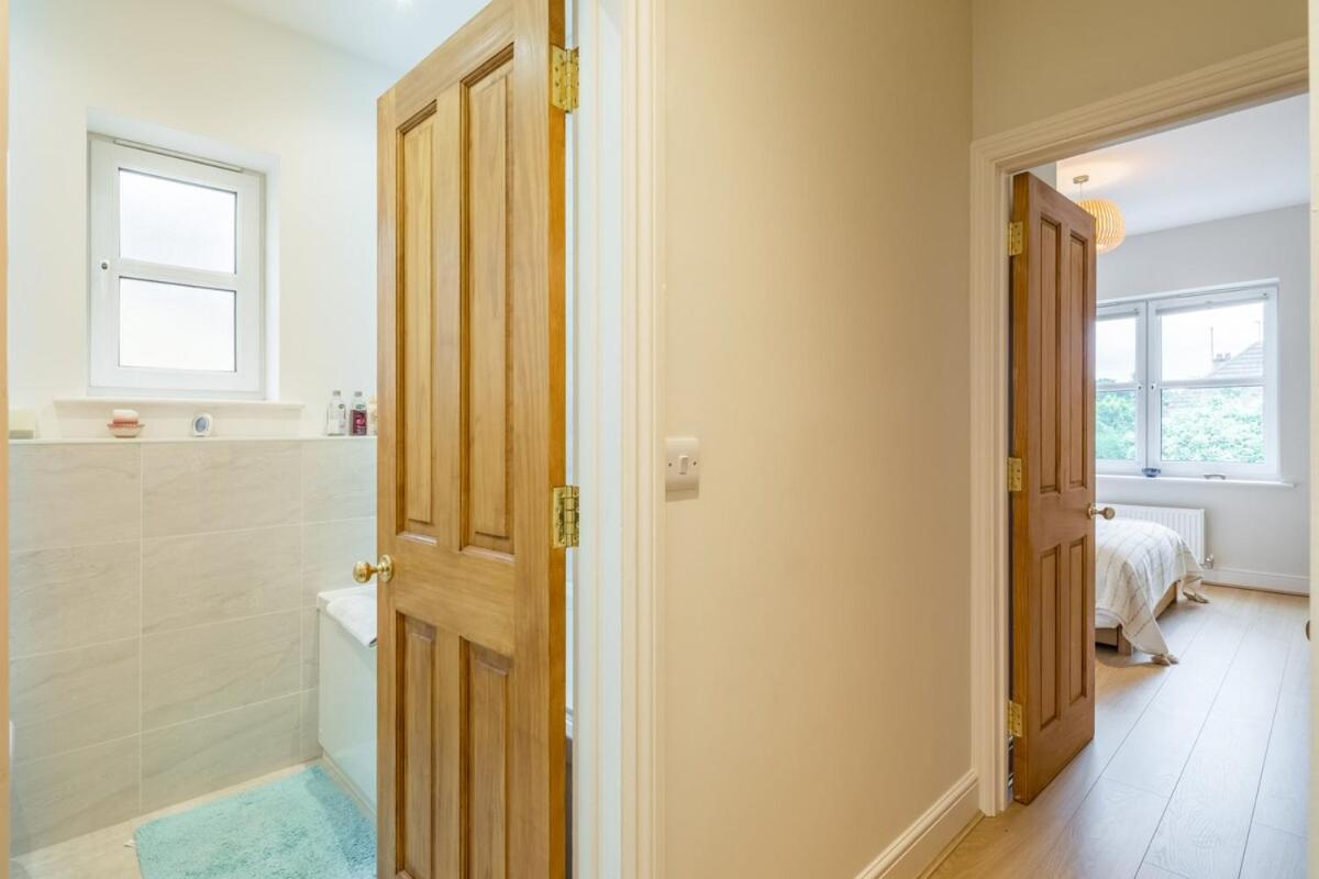 Large 4 Bedroom Home With Garden And Free Parking Cambridge  Bagian luar foto