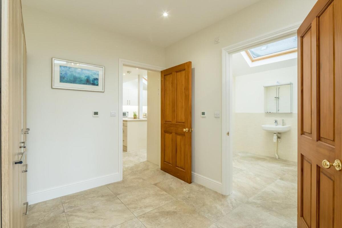 Large 4 Bedroom Home With Garden And Free Parking Cambridge  Bagian luar foto