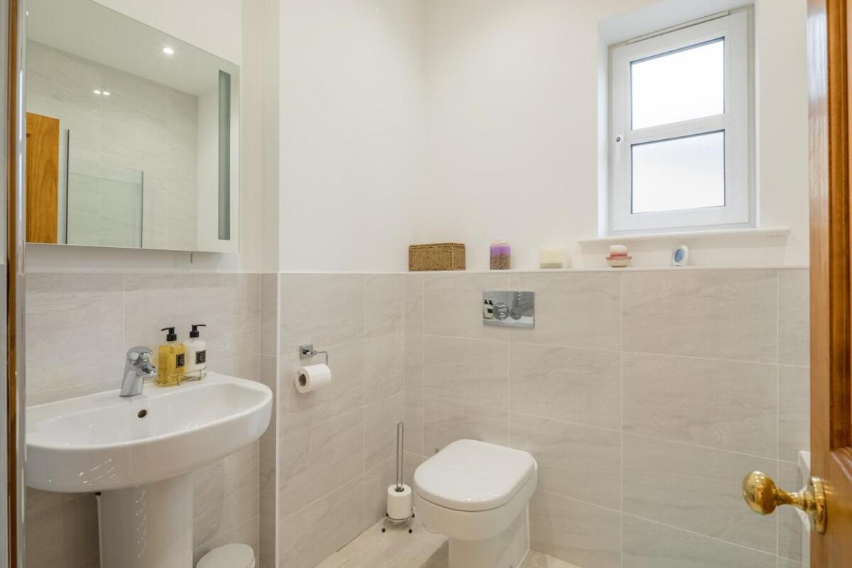 Large 4 Bedroom Home With Garden And Free Parking Cambridge  Bagian luar foto
