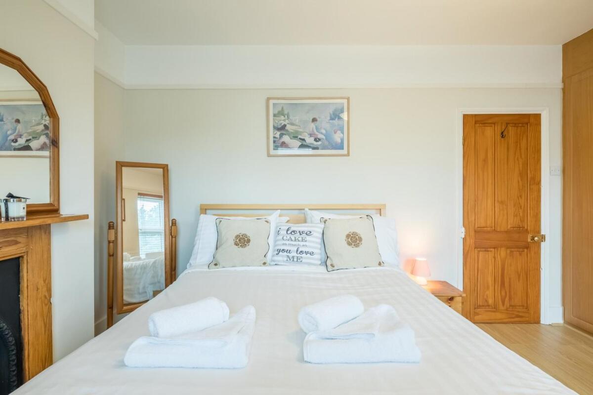Large 4 Bedroom Home With Garden And Free Parking Cambridge  Bagian luar foto