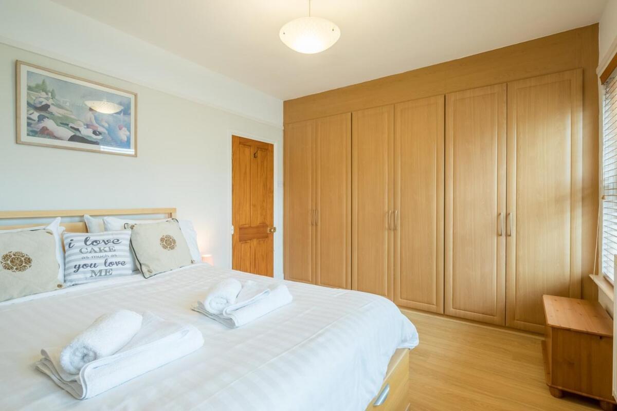 Large 4 Bedroom Home With Garden And Free Parking Cambridge  Bagian luar foto
