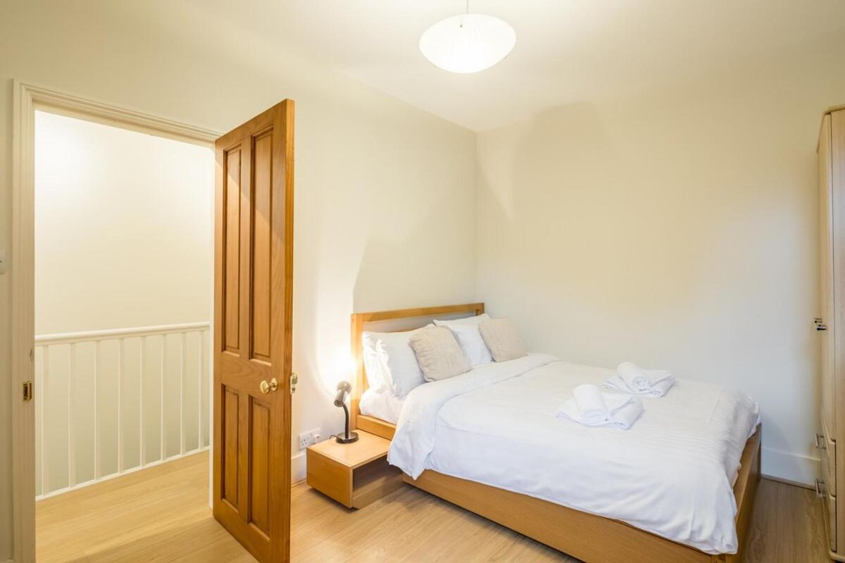 Large 4 Bedroom Home With Garden And Free Parking Cambridge  Bagian luar foto
